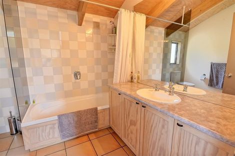 Photo of property in 34 Coster Street, Enner Glynn, Nelson, 7011