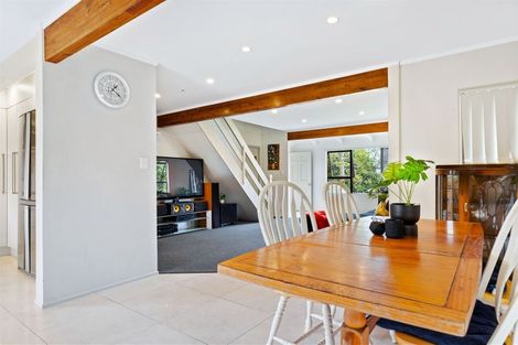 Photo of property in 112 Beach Road, Te Atatu Peninsula, Auckland, 0610