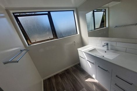 Photo of property in 2/19 Silver Creek Road, Weymouth, Auckland, 2103