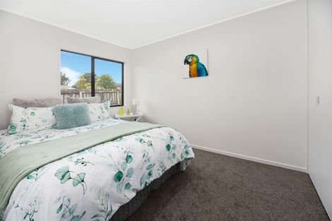 Photo of property in 2/24 Bernina Place, Weymouth, Auckland, 2103