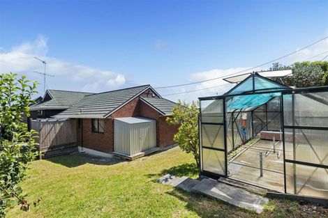 Photo of property in 1/870 Beach Road, Waiake, Auckland, 0630