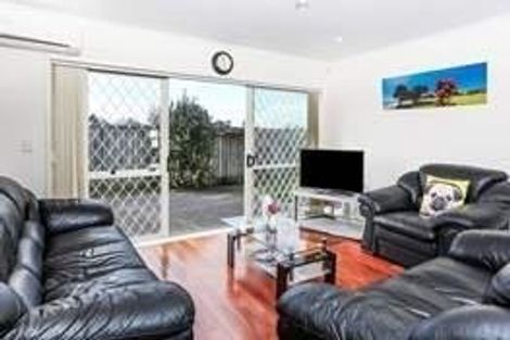 Photo of property in 64 Glenveagh Park Drive, Weymouth, Auckland, 2103