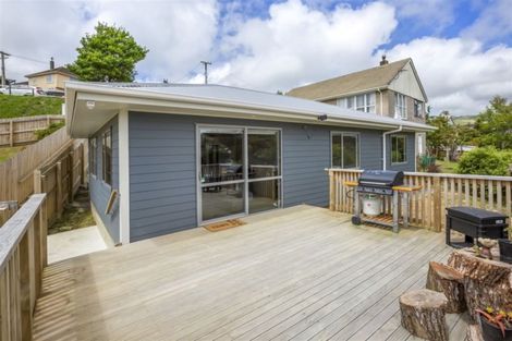 Photo of property in 17a Gloucester Street, Cannons Creek, Porirua, 5024