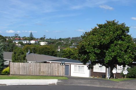 Photo of property in 17 Cypress Place, Sunnynook, Auckland, 0620