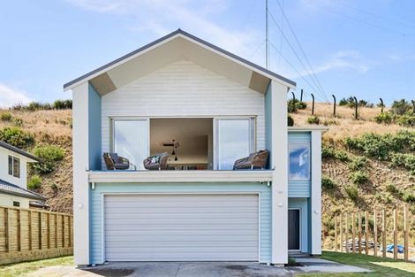 Photo of property in 36 Domett Street, Newlands, Wellington, 6037