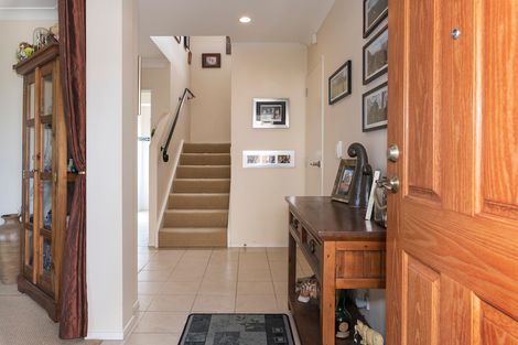 Photo of property in 27 Fergy Crescent, Wattle Downs, Auckland, 2103