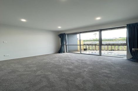 Photo of property in 4/10 Vinifera Place, Fairview Heights, Auckland, 0632