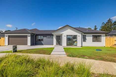 Photo of property in 18 Jeroboam Loop, Kumeu, 0810