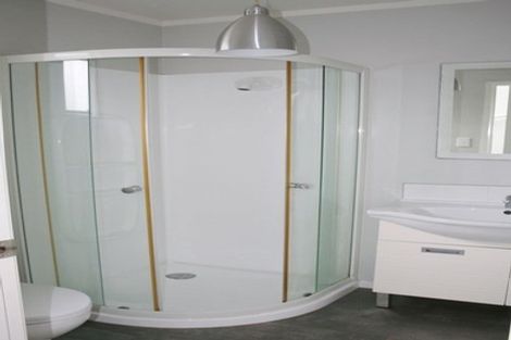 Photo of property in 16b Woodall Place, Totara Vale, Auckland, 0627