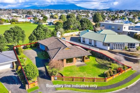 Photo of property in 10 Chatswood Grove, Fitzroy, New Plymouth, 4312