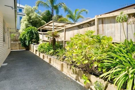 Photo of property in 2/15 Stoneleigh Court, Sunnynook, Auckland, 0632