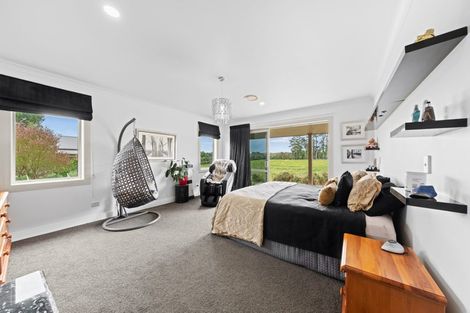 Photo of property in 32 Arthur Road, Paraite, New Plymouth, 4373