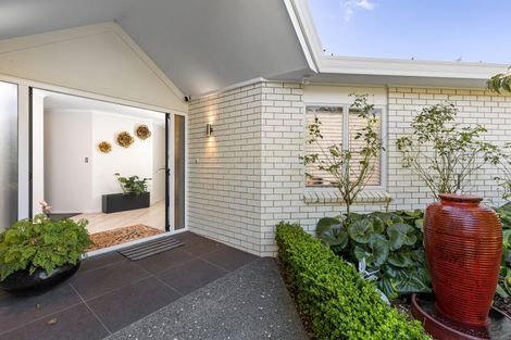 Photo of property in 17 Te Wharau Drive, Greenhithe, Auckland, 0632