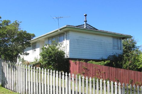 Photo of property in 4 Magdalen Place, West Harbour, Auckland, 0618