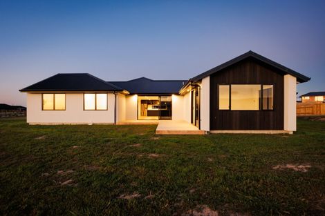Photo of property in 132 Kingsdale Park Drive, Aokautere, Palmerston North, 4471