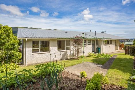 Photo of property in 10 Spicer Place, Tawa, Wellington, 5028