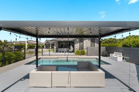 Photo of property in 15 Mike Smith Drive, Cambridge, 3434