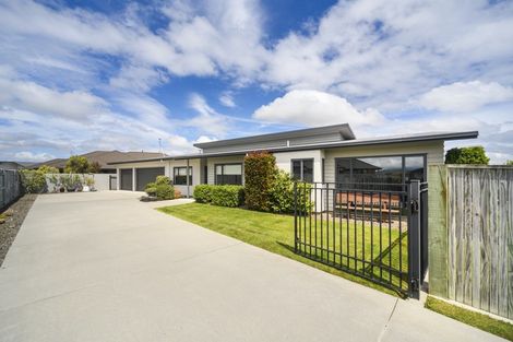 Photo of property in 48 Rosalie Terrace, Kelvin Grove, Palmerston North, 4414