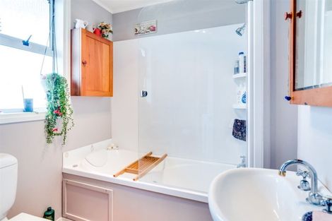 Photo of property in 14 Enfield Road, Hospital Hill, Napier, 4110