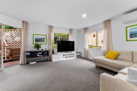 Photo of property in 8a Aplin Place, Birkdale, Auckland, 0626