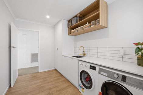 Photo of property in 304 Mangorei Road, Merrilands, New Plymouth, 4312