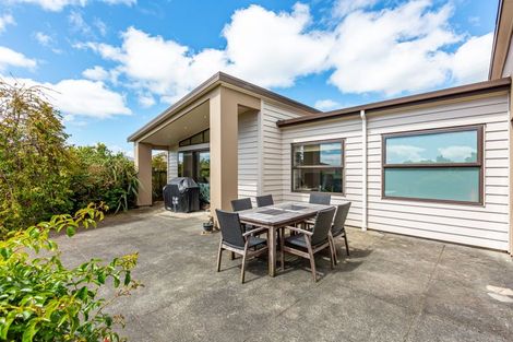 Photo of property in 98 Navigation Drive, Whitby, Porirua, 5024