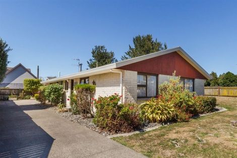 Photo of property in 2 Caroline Crescent, Highbury, Palmerston North, 4412
