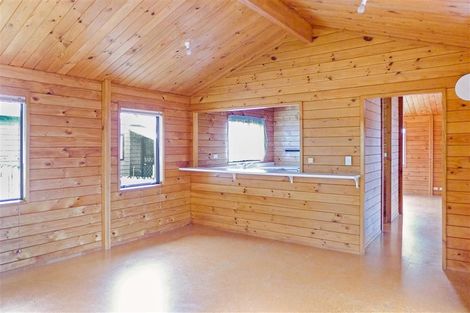 Photo of property in 8 Chardon Place, Henderson, Auckland, 0612