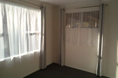 Photo of property in 325 Roscommon Road, Clendon Park, Auckland, 2103