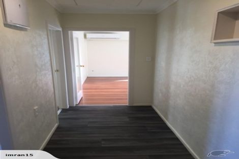 Photo of property in 132 Parkvale Road, Karori, Wellington, 6012