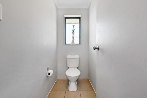 Photo of property in 8 Beckham Close, Grandview Heights, Hamilton, 3200