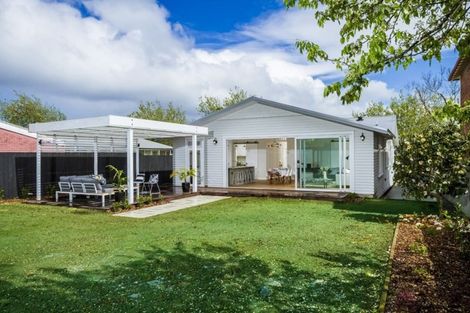 Photo of property in 10 North Avenue, Narrow Neck, Auckland, 0624