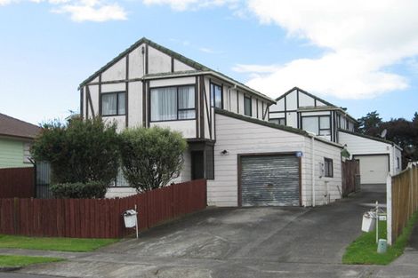 Photo of property in 2/22 Tomintoul Place, Highland Park, Auckland, 2010