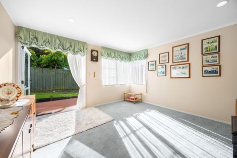 Photo of property in 46 Whiting Grove, West Harbour, Auckland, 0618