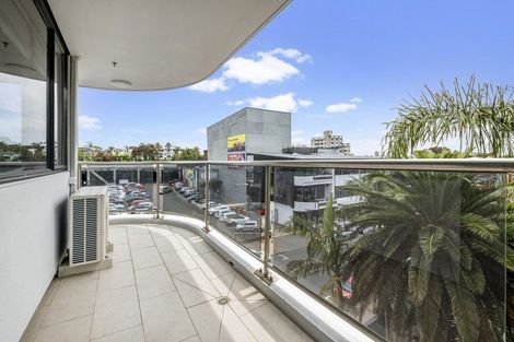 Photo of property in 4a/171 Hurstmere Road, Takapuna, Auckland, 0622