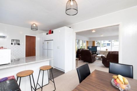 Photo of property in 11 Julian Place, Westown, New Plymouth, 4310