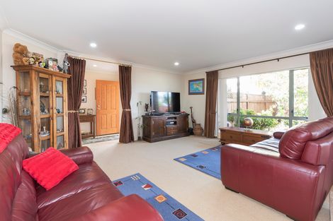 Photo of property in 27 Fergy Crescent, Wattle Downs, Auckland, 2103