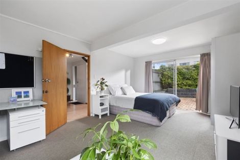 Photo of property in 1/51 East Coast Road, Milford, Auckland, 0620