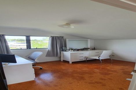 Photo of property in 2/22 Lambrown Drive, Totara Vale, Auckland, 0629