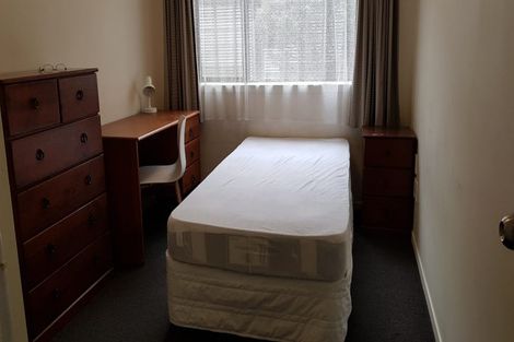 Photo of property in 8b Schnapper Rock Road, Schnapper Rock, Auckland, 0632