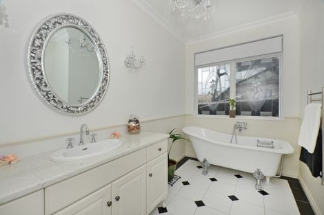 Photo of property in 2 O'farrell Drive, One Tree Point, 0118