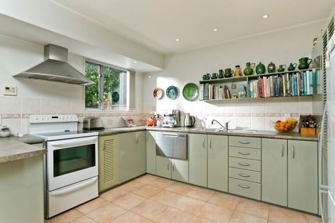 Photo of property in 1/37 Holland Road, Hillcrest, Auckland, 0627