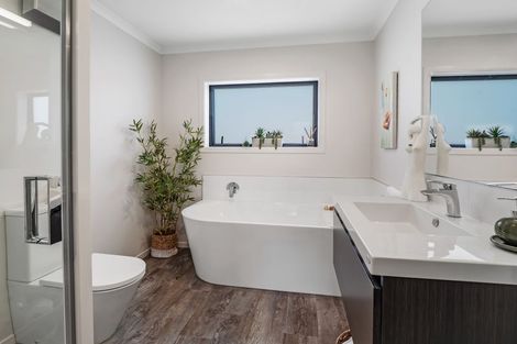 Photo of property in 8 Ash Close, Levin, 5510