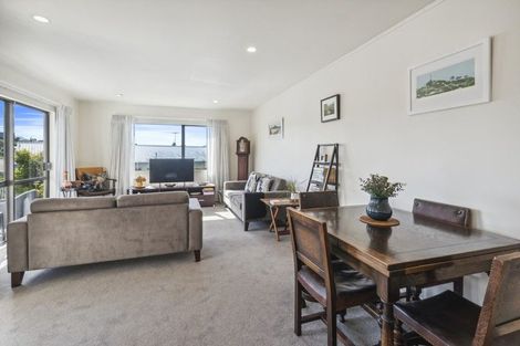 Photo of property in 2/32 Charlotte Street, Stanmore Bay, Whangaparaoa, 0932