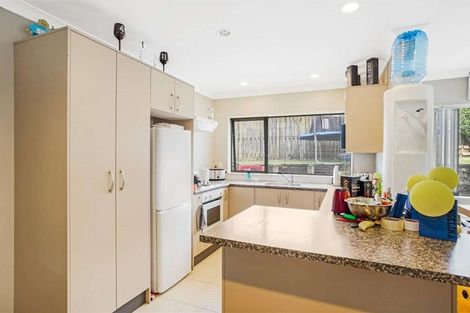 Photo of property in 12 Mediterranean Way, Goodwood Heights, Auckland, 2105
