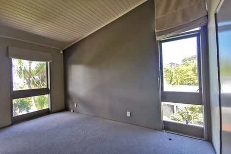 Photo of property in 9 Chevron Place, Castor Bay, Auckland, 0620