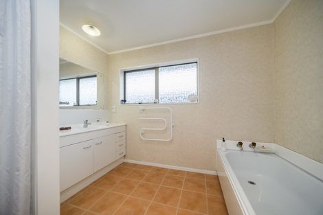 Photo of property in 80 John F Kennedy Drive, Milson, Palmerston North, 4414