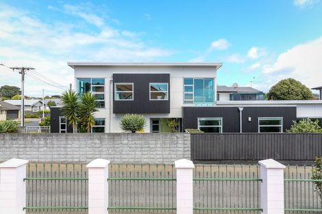 Photo of property in 2 Cutfield Road, New Plymouth, 4310