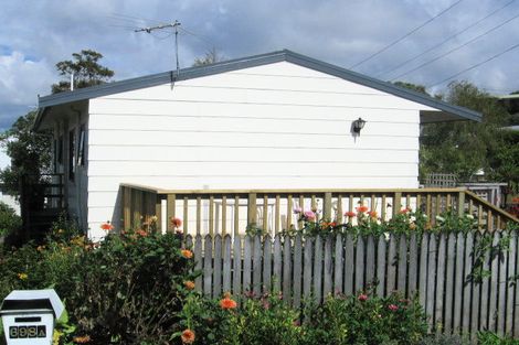 Photo of property in 1/698 East Coast Road, Pinehill, Auckland, 0632