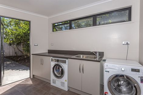 Photo of property in 5 Paradise Point Place, One Tree Point, 0118